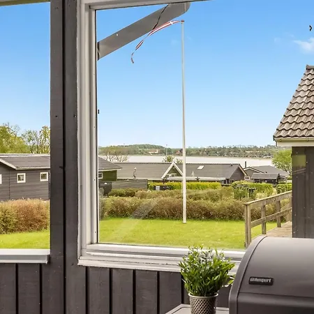 Danail - 250m From The Sea By Interhome *
